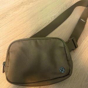 WORN 2x. Lululemon Everywhere Belt Bag 1L Canvas brown